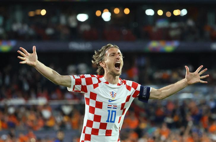 
Real Madrid'de Luka Modric'in sözleşmesi 1 yıl daha uzatıldı!
