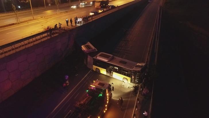 
SON DAKİKA | Başakşehir'de İETT otobüsü kazası! Bariyerleri aşıp alt yola uçtu... Çok sayıda ekip sevk edildi
