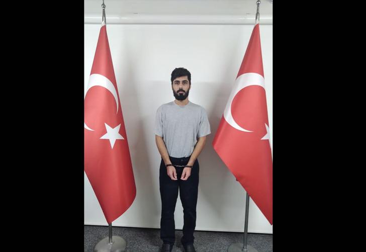 
Son dakika! MİT'ten nokta operasyon: Huzeyfe El Muri Mersin'de yakalandı
