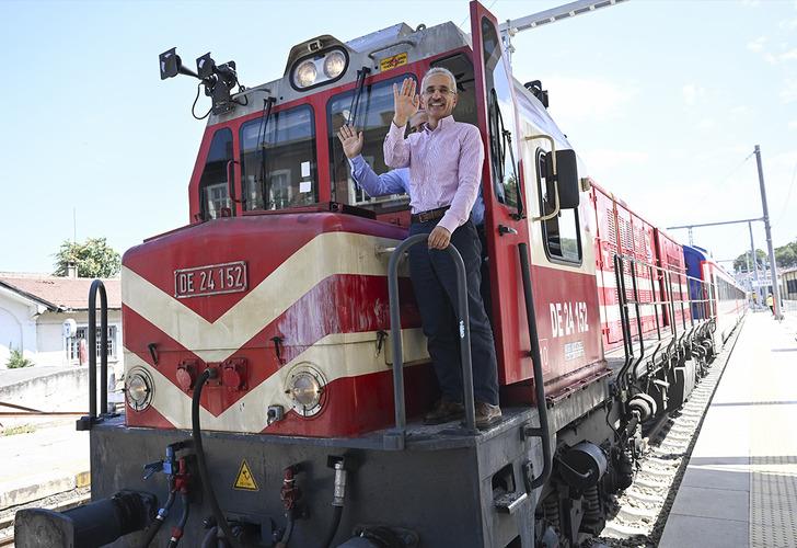 
SON DAKİKA | Sirkeci-Kazlıçeşme hattı! Bakan Uraloğlu açıkladı 'Yıl sonuna kadar...'
