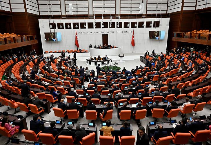 
Son dakika | TBMM 'olağanüstü' toplanmıştı! CHP'nin önerisi reddedildi, Meclis yeniden tatile girdi
