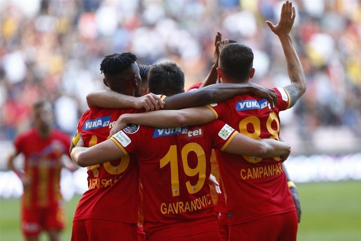 
Süper Lig bitmeden veda ettiler! Kayserispor'da iki sürpriz ayrılık birden!
