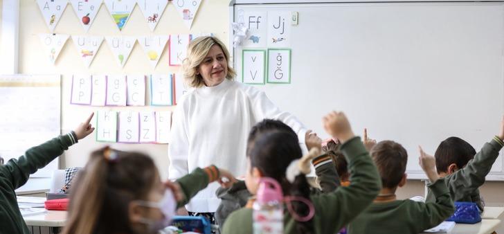 
Tayin bekleyen öğretmenler dikkat! MEB, tarih verip duyurdu
