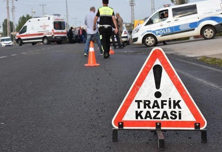 
Tokat'ta trafik kazası: Ağaca çarpan minibüsteki 10 kişi yaralandı
