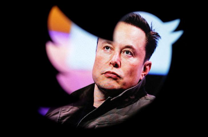 
Twitter'ın ismi değişiyor! Elon Musk, Mark Zuckerberg'in Threads hamlesi sonrası yine rahat durmadı! İşte yeni logosu...
