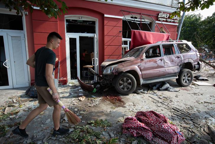 
Ukrayna'nın Çernigiv kentine füze saldırısı: Çok sayıda ölü ve yaralı var
