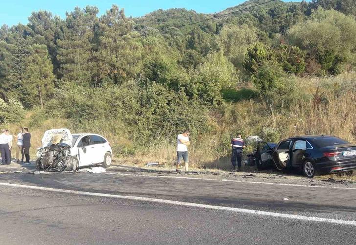 
Yalova'da zincirleme trafik kazası: 2 ölü, 5 yaralı!
