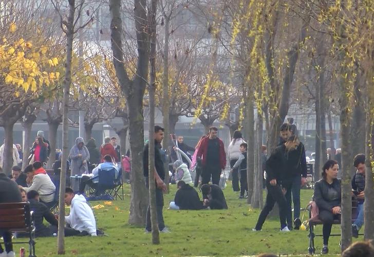 
Yeni yılın ilk gününde park ve sahiller doldu taştı: 'Bugün hava çok güzel'
