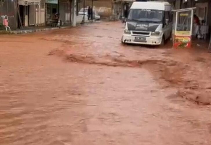 
Yine Şanlıurfa yine sel! Araçlar ters döndü: Yaralılar var
