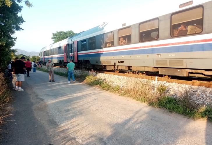 
Yolcu treni çarptı! 2 yaşındaki Abdülhamit'ten acı haber...
